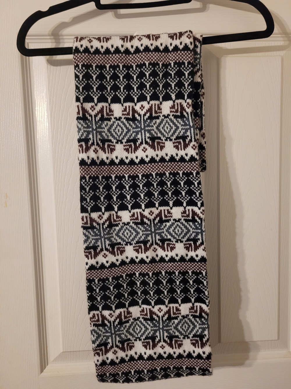 🔥 2 For $20 - Fair Isle Infinity Knit Scarf in Black, White & Burgundy